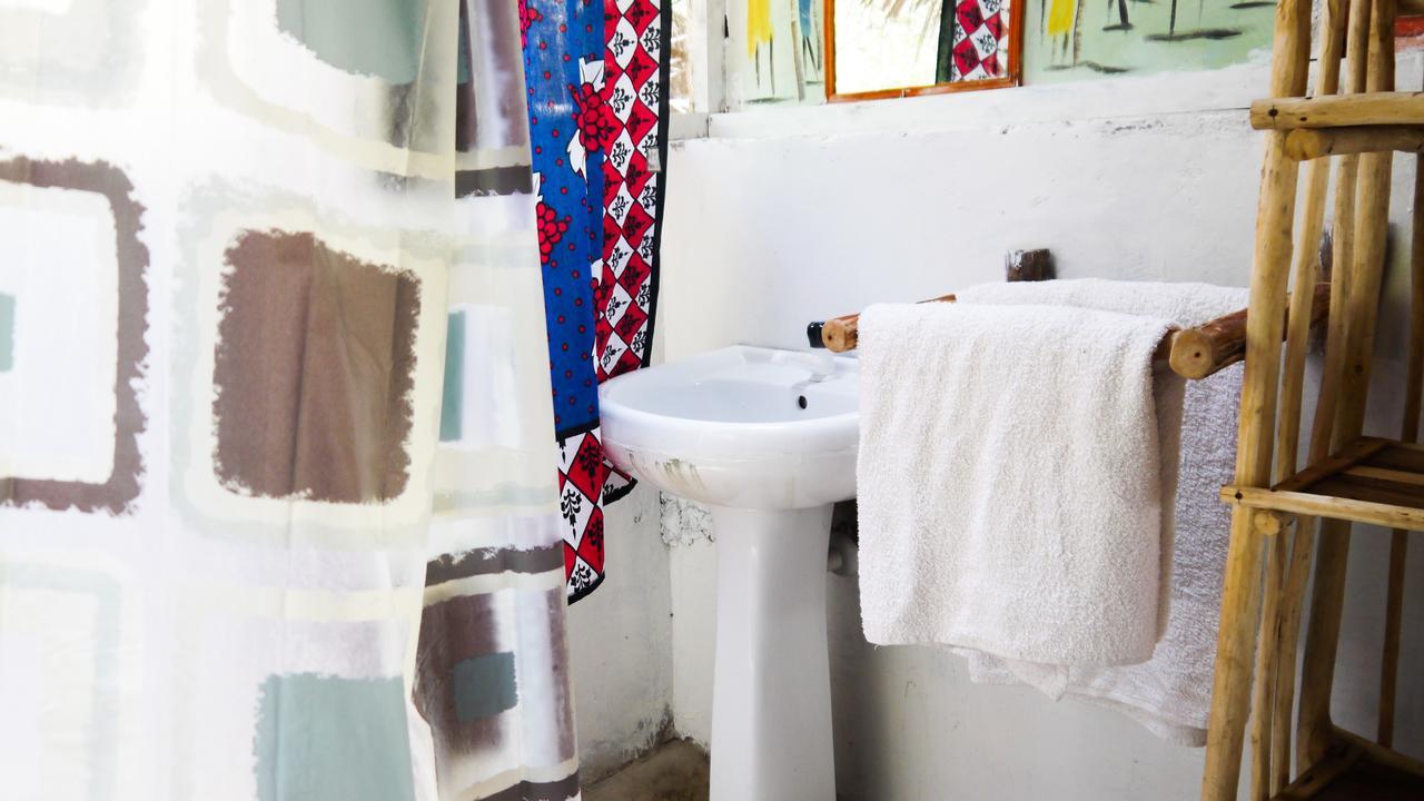Albergue Soul Breeze Backpackers Diani Playa de Diani Exterior foto