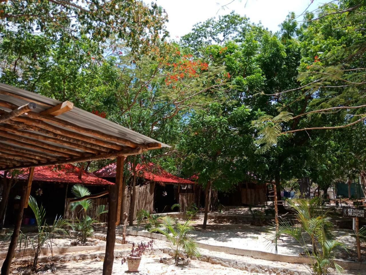 Albergue Soul Breeze Backpackers Diani Playa de Diani Exterior foto