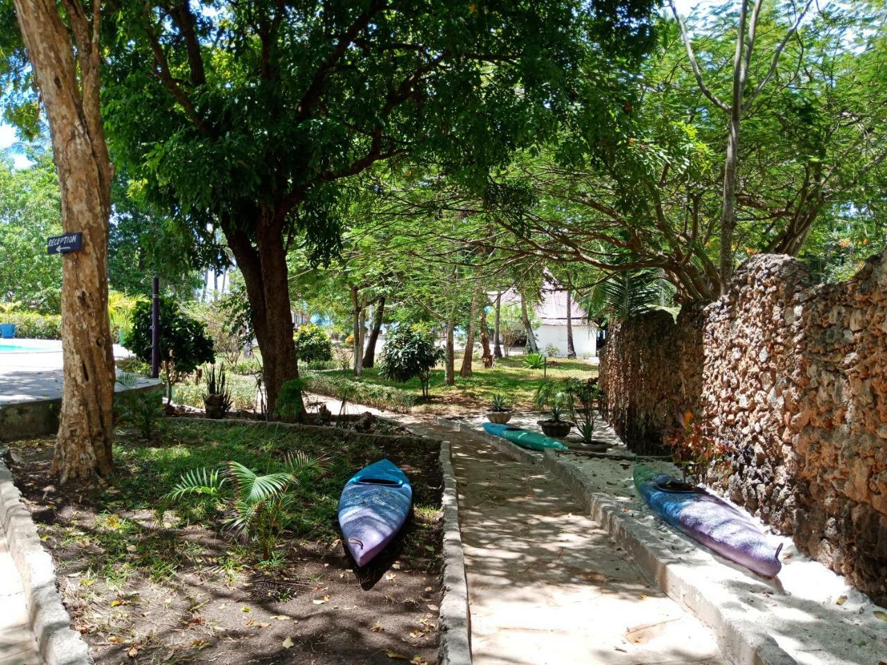 Albergue Soul Breeze Backpackers Diani Playa de Diani Exterior foto