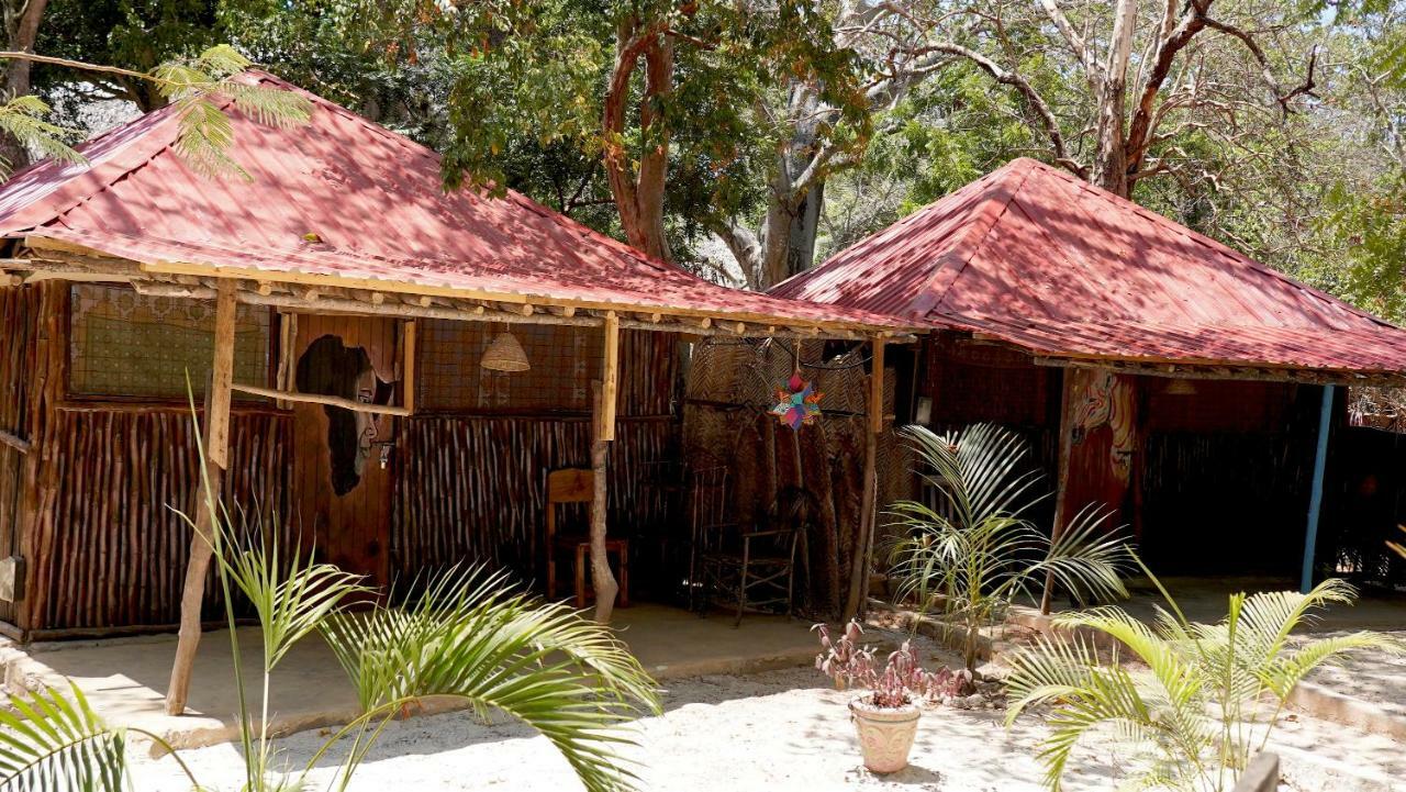 Albergue Soul Breeze Backpackers Diani Playa de Diani Exterior foto